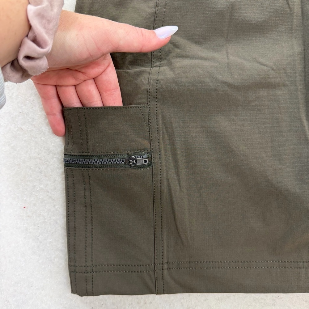 NWT Tangerine Active Cargo Skirt Skort Olive Green Size Medium - Picture 3 of 9